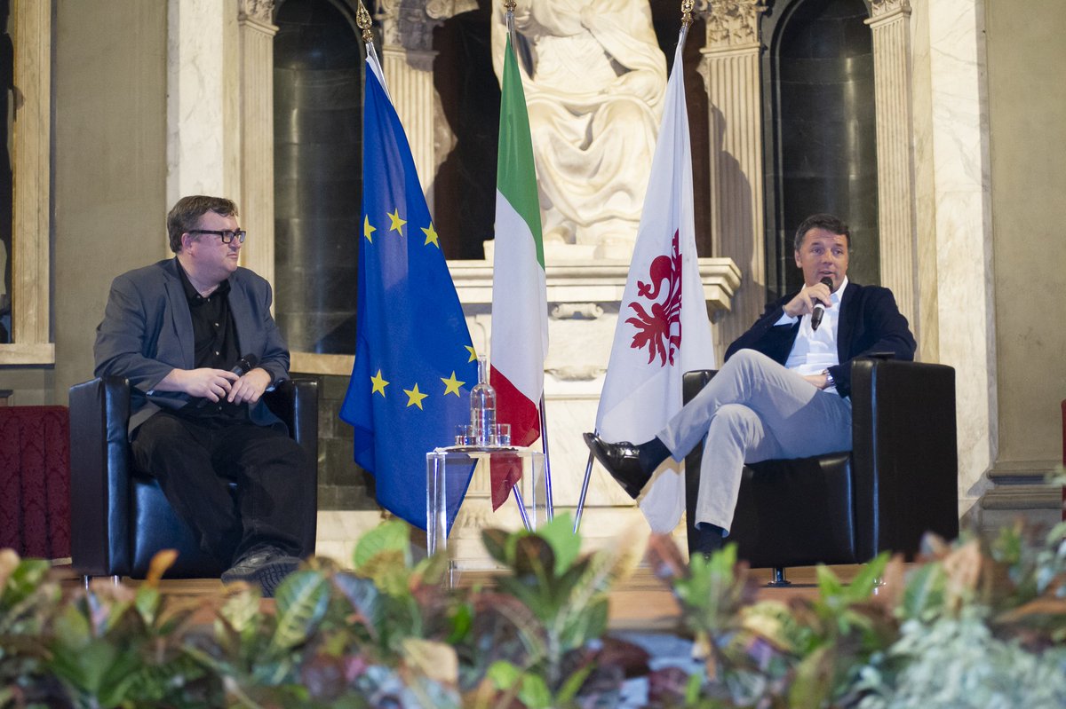 matteorenzi's tweet photo. Una bella discussione su intelligenza artificiale e rapporto tra innovazione e nuovi lavori con @ReidHoffman, fondatore di LinkedIn, uno dei più grandi esperti mondiali di tecnologia: un convegno della @Stanford University a Palazzo Vecchio, nel cuore della meravigliosa #Firenze https://t.co/SkAUUfmW9Z