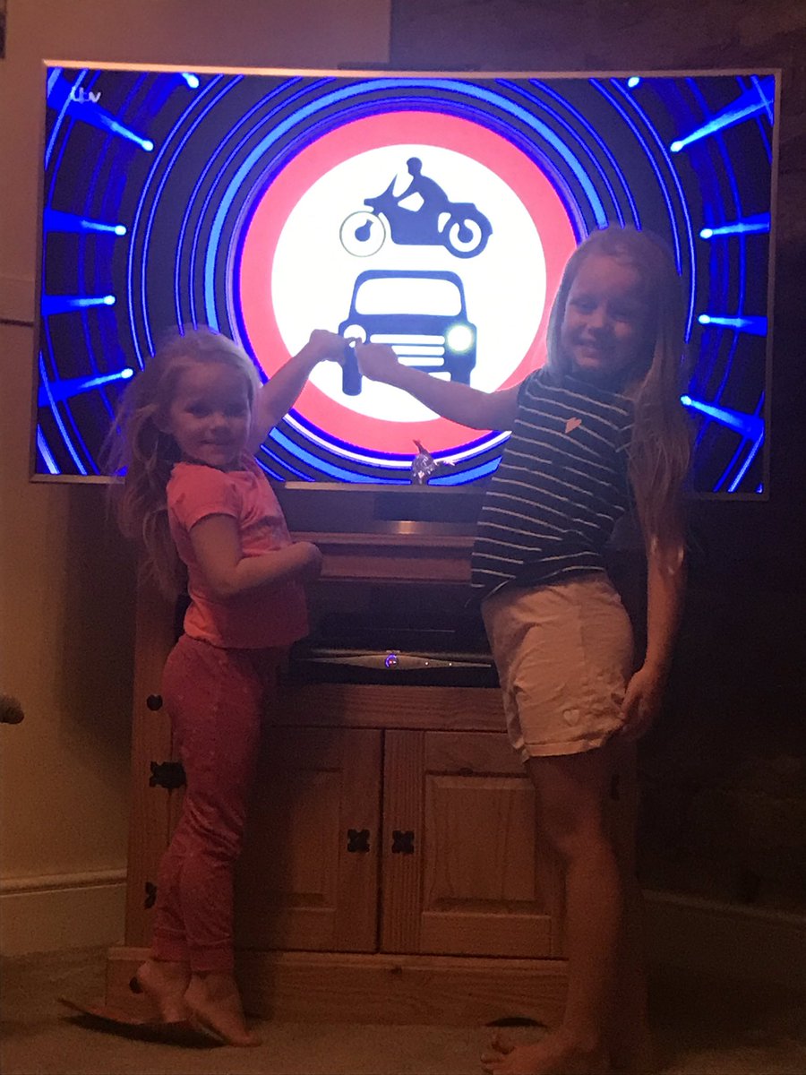 Girls loving #5GoldRings but totally wrong 🤦🏼‍♀️ <a href="/Schofe/">Phillip Schofield</a>