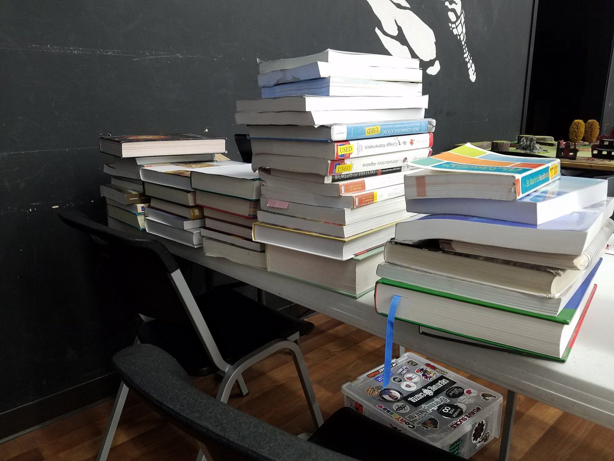 TheLonelyHavoc's tweet photo. Lookit all them books we received for #BattleForBooks! The 2 day #Warhammer40k and #AgeofSigmar tournament to support https://t.co/wmpVlKKxDV, they collect used college textbooks and send them to schools in Africa! #warmongers https://t.co/2JqmqEDNbO