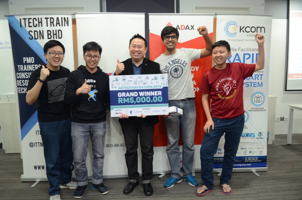 drkarlng's tweet photo. Congrats to winners of 1st AgTech hackathon in Malaysia organized by @mymdec. Champion: University Malaya - team 3, 1st runner up: Chat Infinite Sdn Bhd, 2nd runner up: Michi Virchi. Thank you all for your participation! @iSurinaShukri #aidw #LetsBuildTogether #SeriouslyDigital https://t.co/lgnqM0tJsn