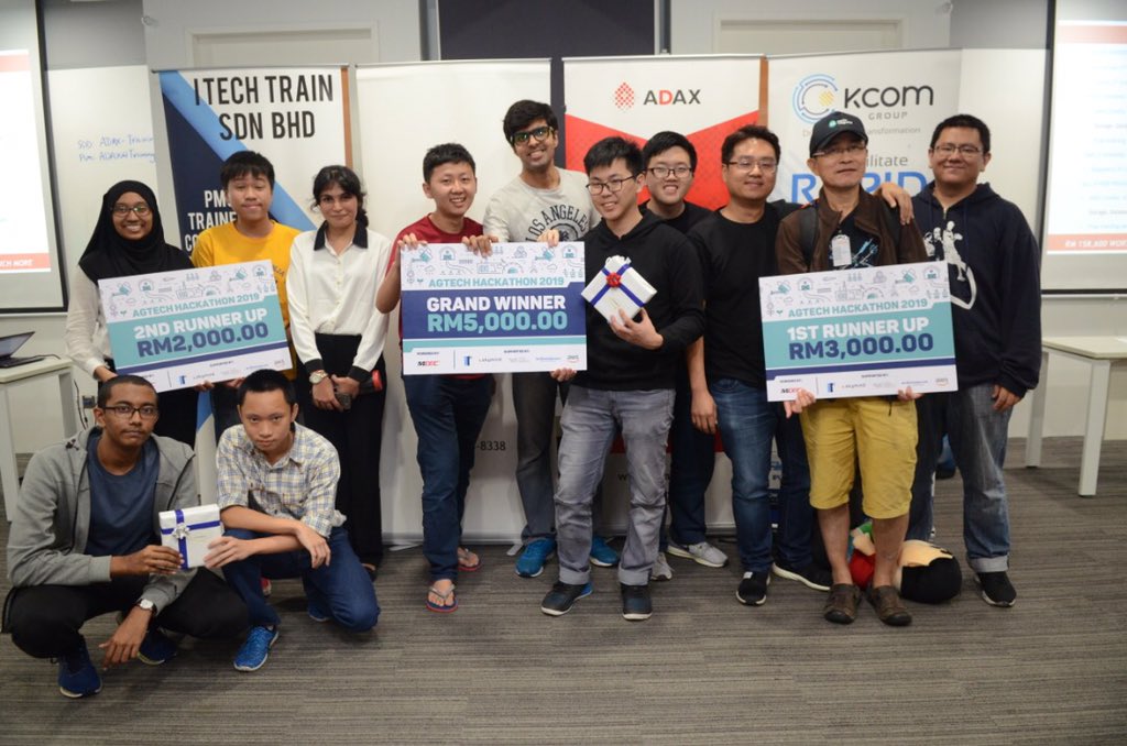 drkarlng's tweet photo. Congrats to winners of 1st AgTech hackathon in Malaysia organized by @mymdec. Champion: University Malaya - team 3, 1st runner up: Chat Infinite Sdn Bhd, 2nd runner up: Michi Virchi. Thank you all for your participation! @iSurinaShukri #aidw #LetsBuildTogether #SeriouslyDigital https://t.co/lgnqM0tJsn