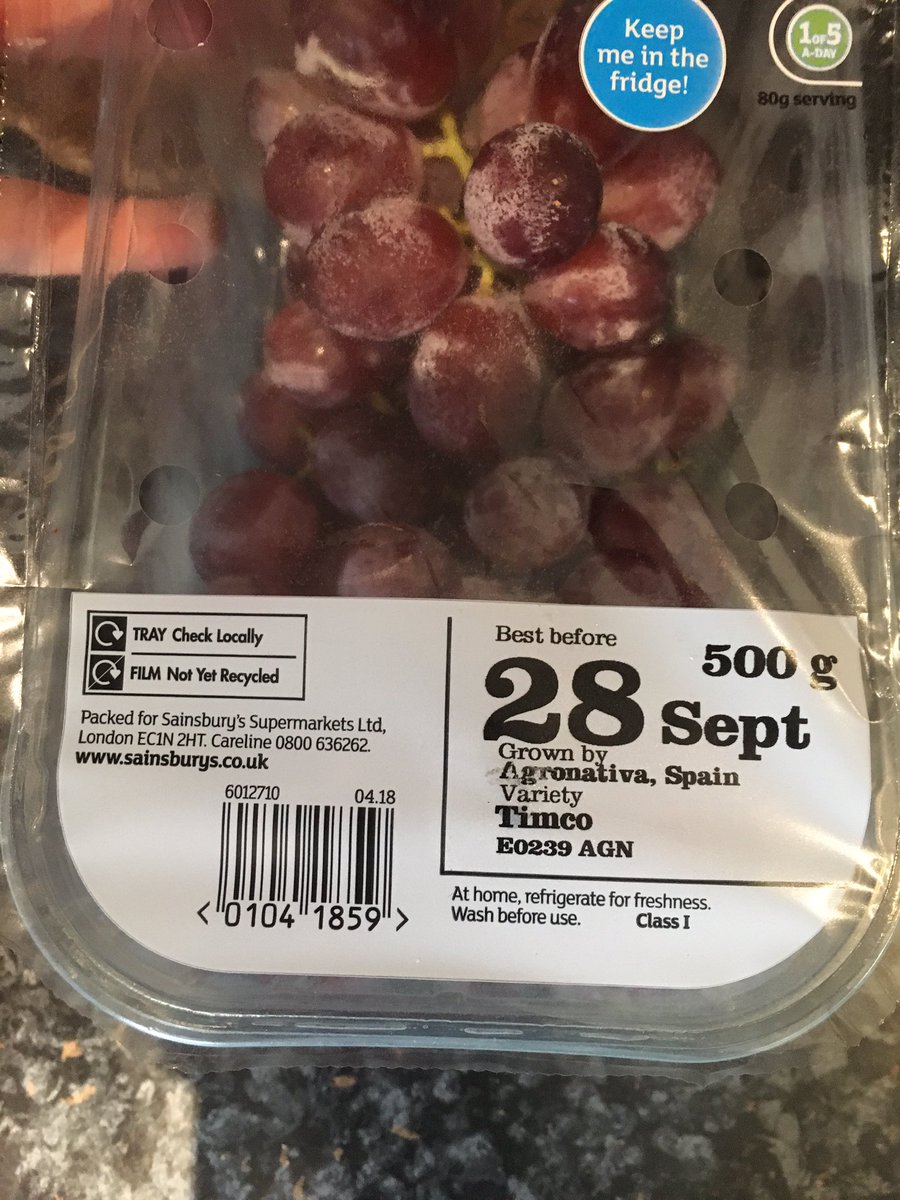 tinyhumanuk's tweet photo. @sainsburys I feel like I only use twitter to complain but look at these grapes. BB 28/9 bought today and straight into the fridge!! I have had to throw the entire punnet away. A waste of money and my son has no fruit for his packed lunch tomorrow. https://t.co/3aCvsZT6WS
