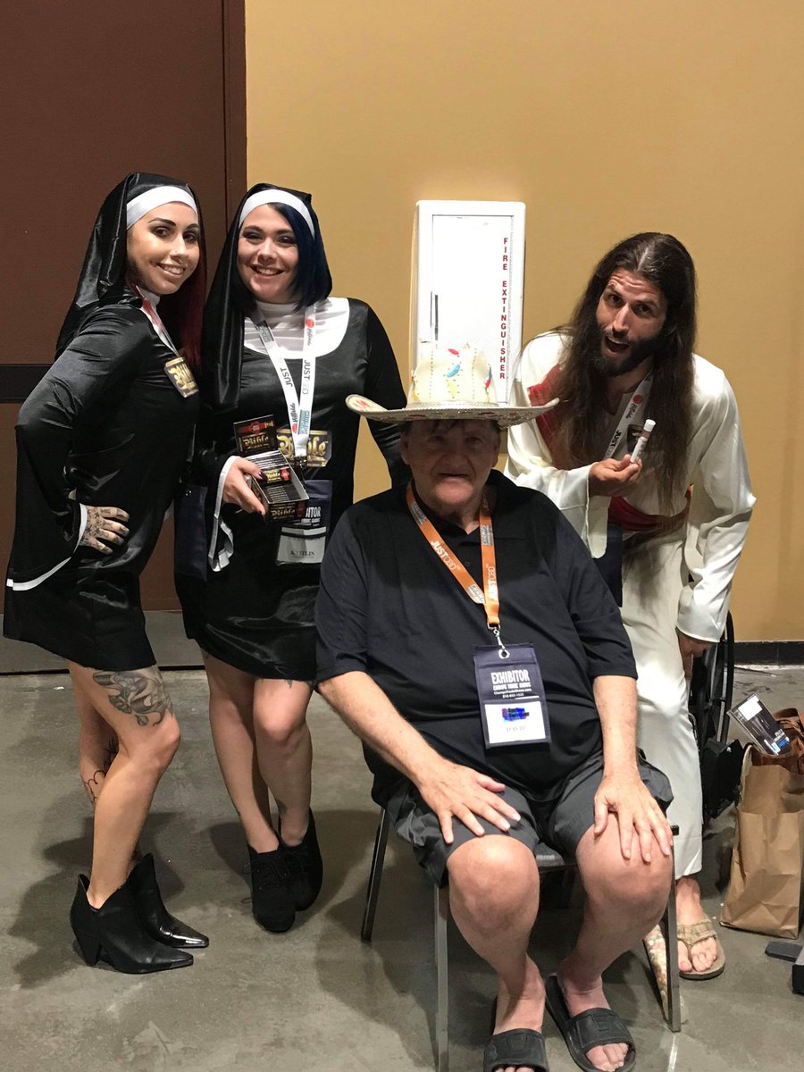 SpectrumConfect's tweet image. Never know who you might meet at The Champs Expo in Orlando. 
#champs #spectrumconfections #cbdjellybeans #TheCandyman