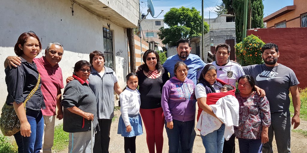 MigueCholula's tweet photo. Seguimos sumando amigos en #SanJerónimoCaleras, hoy nos reunimos con vecinos del #BarrioDeSanJuan para conocer sus inquietudes y con quienes acordamos generar #ParticipaciónCiudadana para el bienestar de las familias #Calerenses.
#UnidosAvanzamosMás https://t.co/keVsM7kqBb