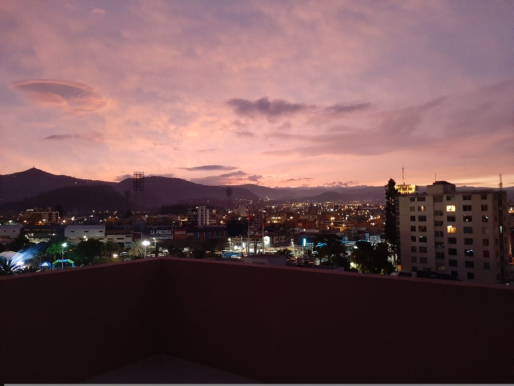 Diego97Rios's tweet photo. Es esta semana Riobamba nos regaló uno de los atardeceres más hermosos.
Agradezco mucho vivir aquí solo por estas cosas...
.
.
.
#Agradecido #Riobamba #LoEfimero https://t.co/SNx7Cp9se5