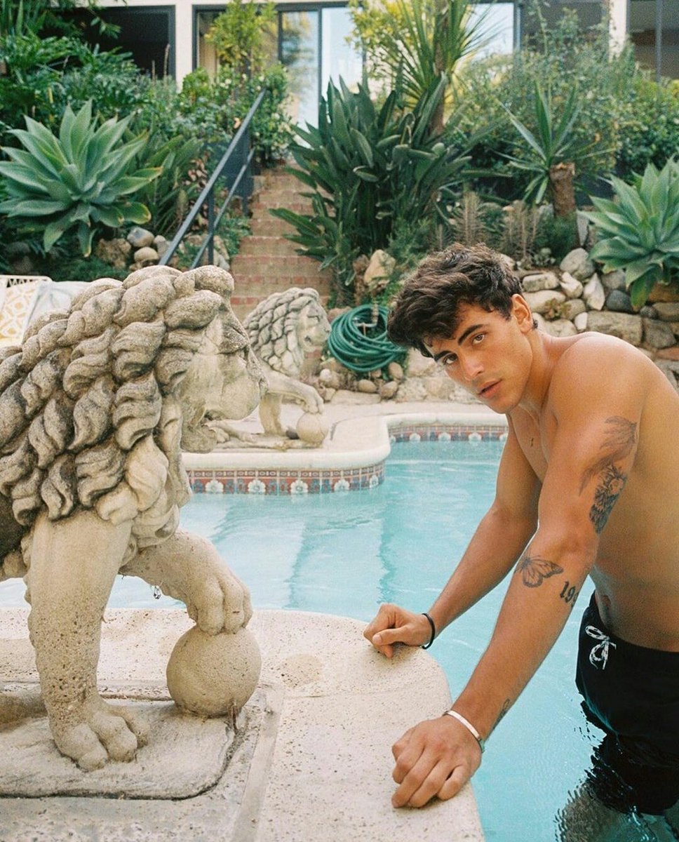 justinfickteuch's tweet photo. Pooltime https://t.co/S8yHqcAUB5