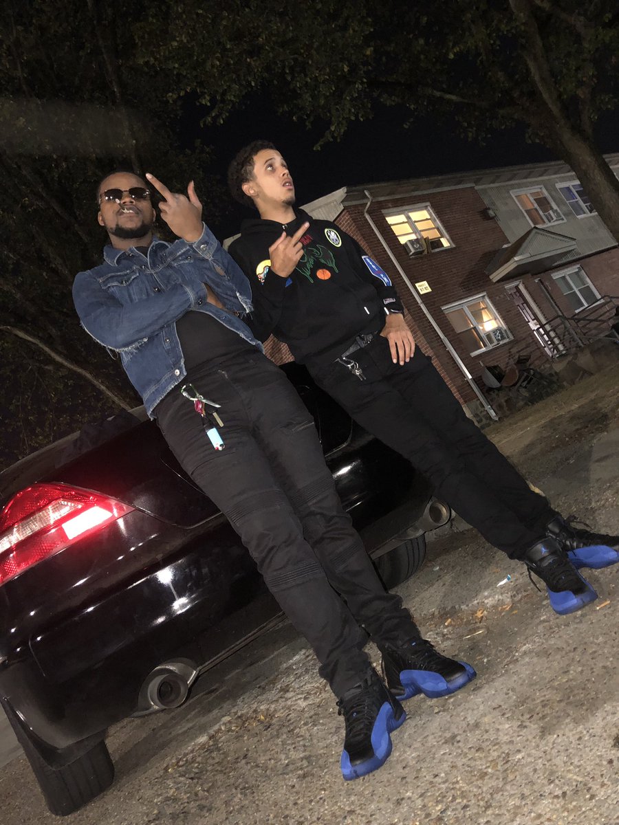 SB_Dboy's tweet photo. We out this bitch we got it lit we got them sticks‼️ #VitoLand🖖🏽 #SimonWorld❤️ #LongLiveSean💙 #ForeverLaMike💙 #FreeDaGANG💯 https://t.co/fvma1D6r14