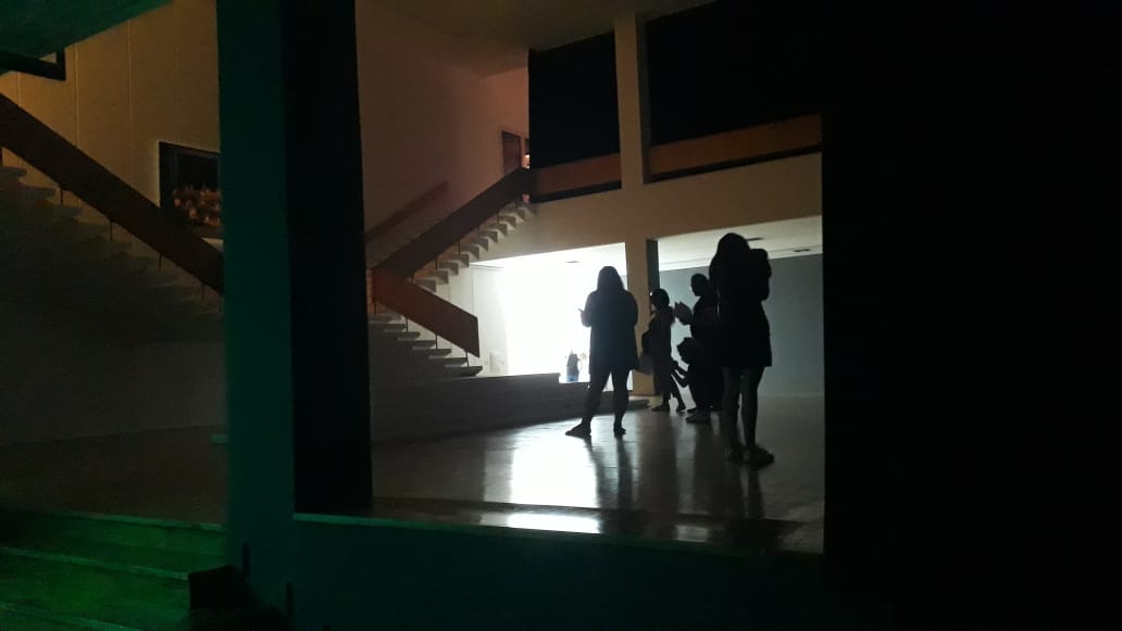 Rreth 60 vizitorë kanë preferuar sot Galerinë Kombëtare të Arteve. Pavijonet, por edhe ekspozita “
#Prova e Adrian Pacit kanë tërhequr vëmendjen e turistëve të huaj. Tërmeti shkaktoi dëme të vogla, të rikuperueshme, pa asnjë ndikim në jetën e institucionit.