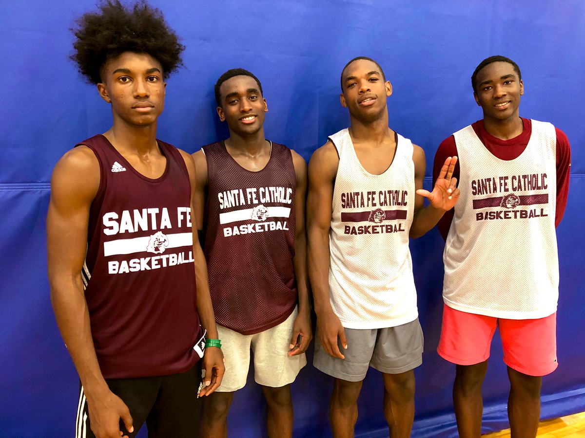USAmateur_FL's tweet photo. With what was arguably the best game of the #FABCShowcase so far, the @SFCHawks beat Sarasota-Booker, 62-60 in OT. @Mdblic2424
(L to R)
@1pres_ 11 PTS
@WalkerTwan 7 PTS
@BegreatJ0E 16 PTS
@jxbell5 19 PTS
@RAWE_RECRUITS @USAmateurBBall https://t.co/9mxV9bD5do