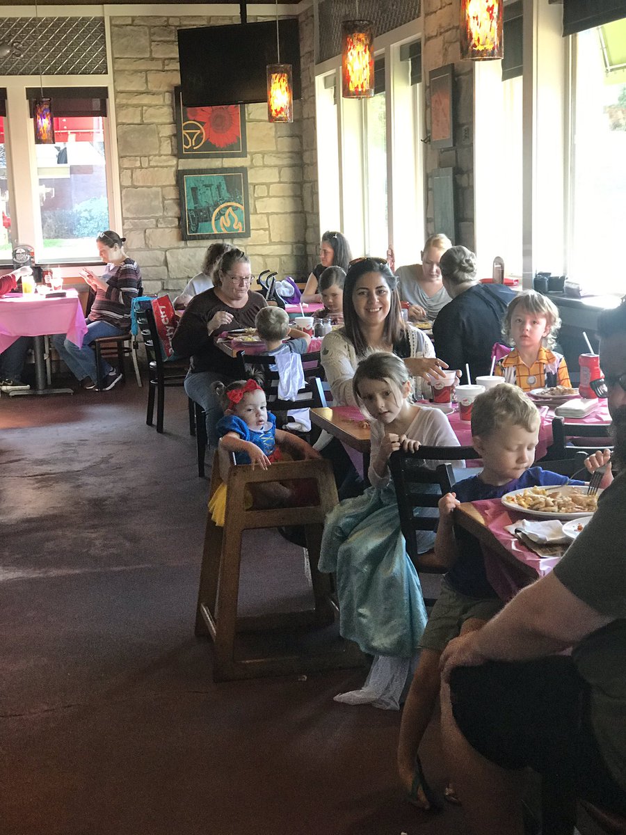 HHoux's tweet photo. Pancakes and princesses at Chilis Modesto yesterday doing what we can to help St. Jude’s Children Research Hospital with #ChilisLove. https://t.co/04hg2bA6Td