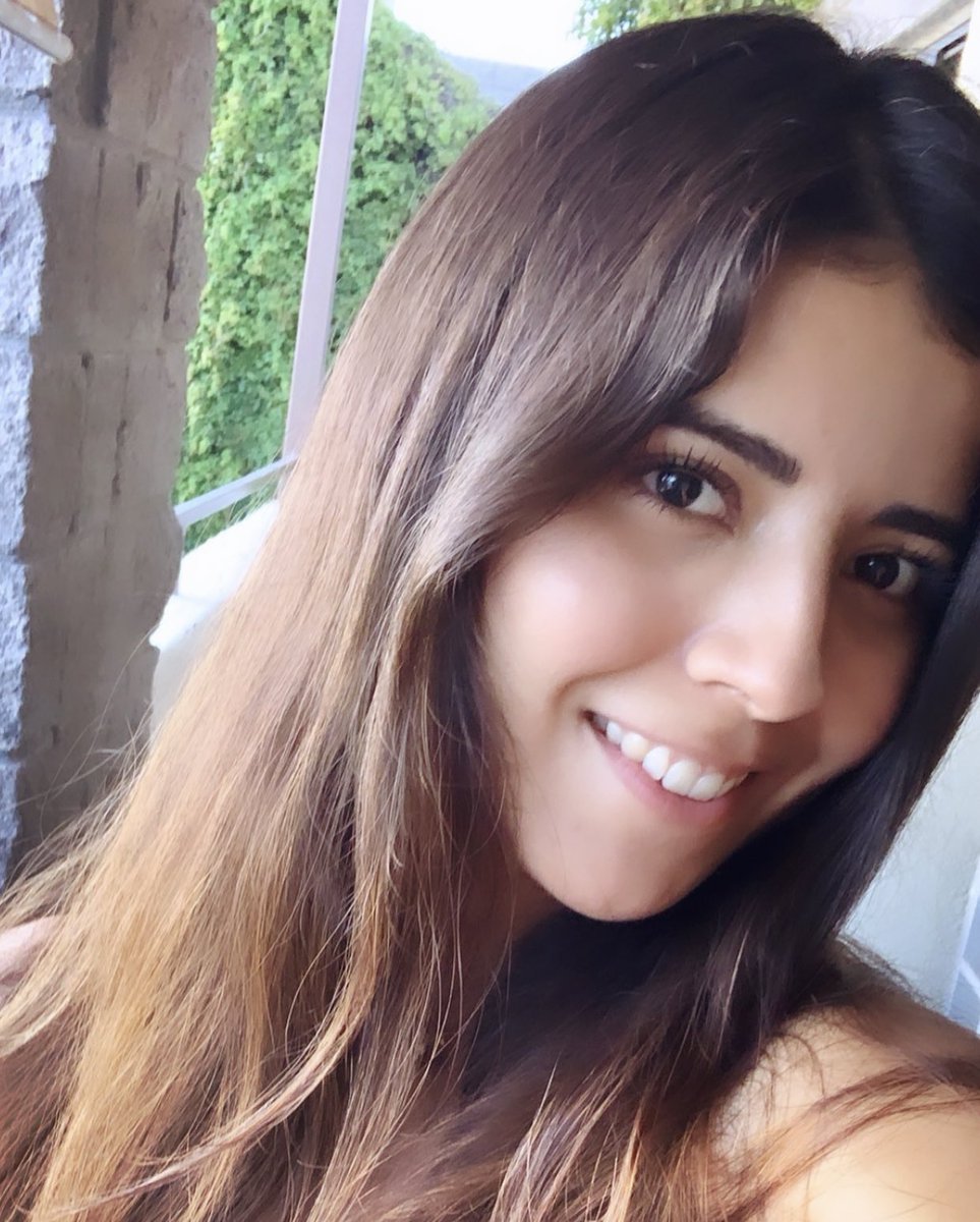 jacquelineflors's tweet photo. Selfie porque soy muy feliz y lo quiero expresar ♥️ #yiii https://t.co/hmQ2NINzgN