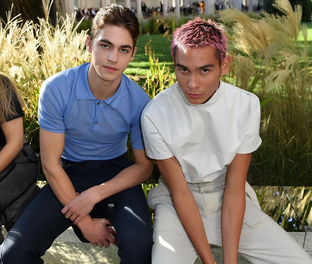 Hero & Evan Mock, hier au défilé Salvatore Ferragamo #HeroFiennesTiffin...