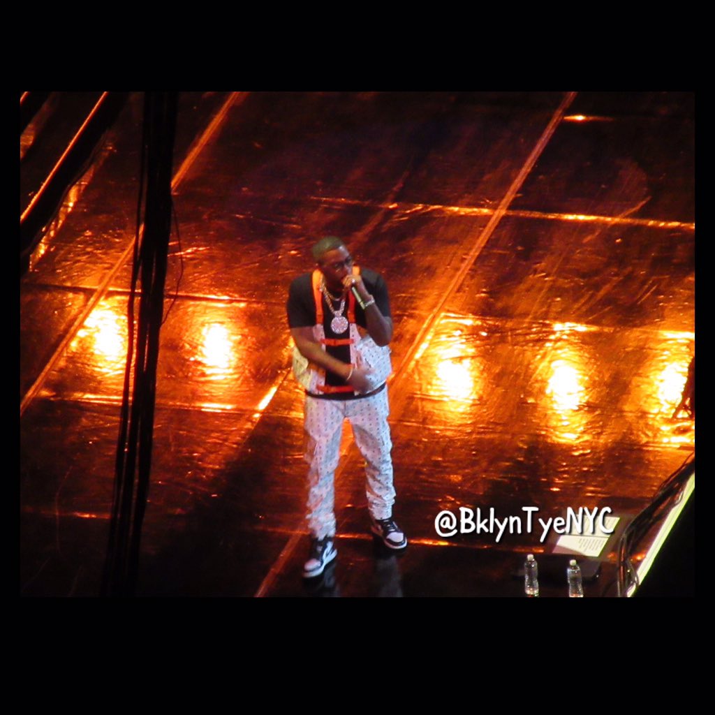 bklyntyenyc's tweet photo. One of my most favorite shots I’ve taken during @Nas &amp; MJB #RoyaltyTour - Barclays Brooklyn - Check it out @NasLegacy @Complex @XXL https://t.co/yOOW32es1s
