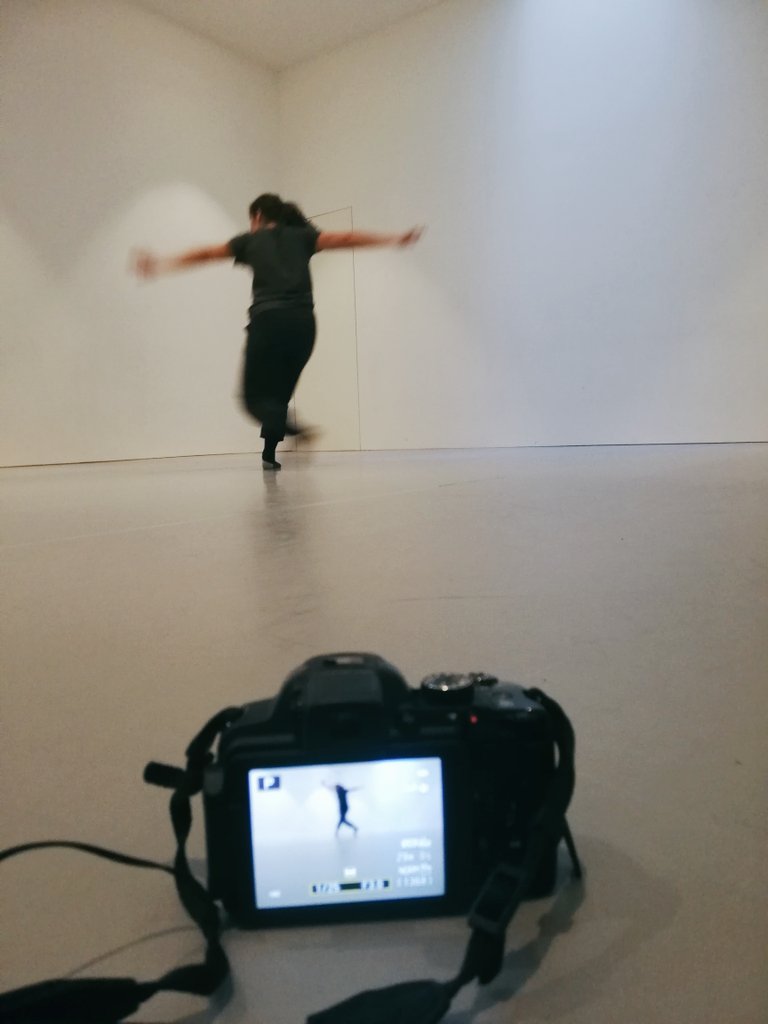 Making shapes with the fabulous #laurenstewart for the upcoming <a href="/meninadanca/">Meninadança Int'l</a> UK conferences. 

#newcomission 
#rasingingawareness 
#endhumantrafficking
<a href="/WayneMcGregor/">Studio Wayne McGregor</a>