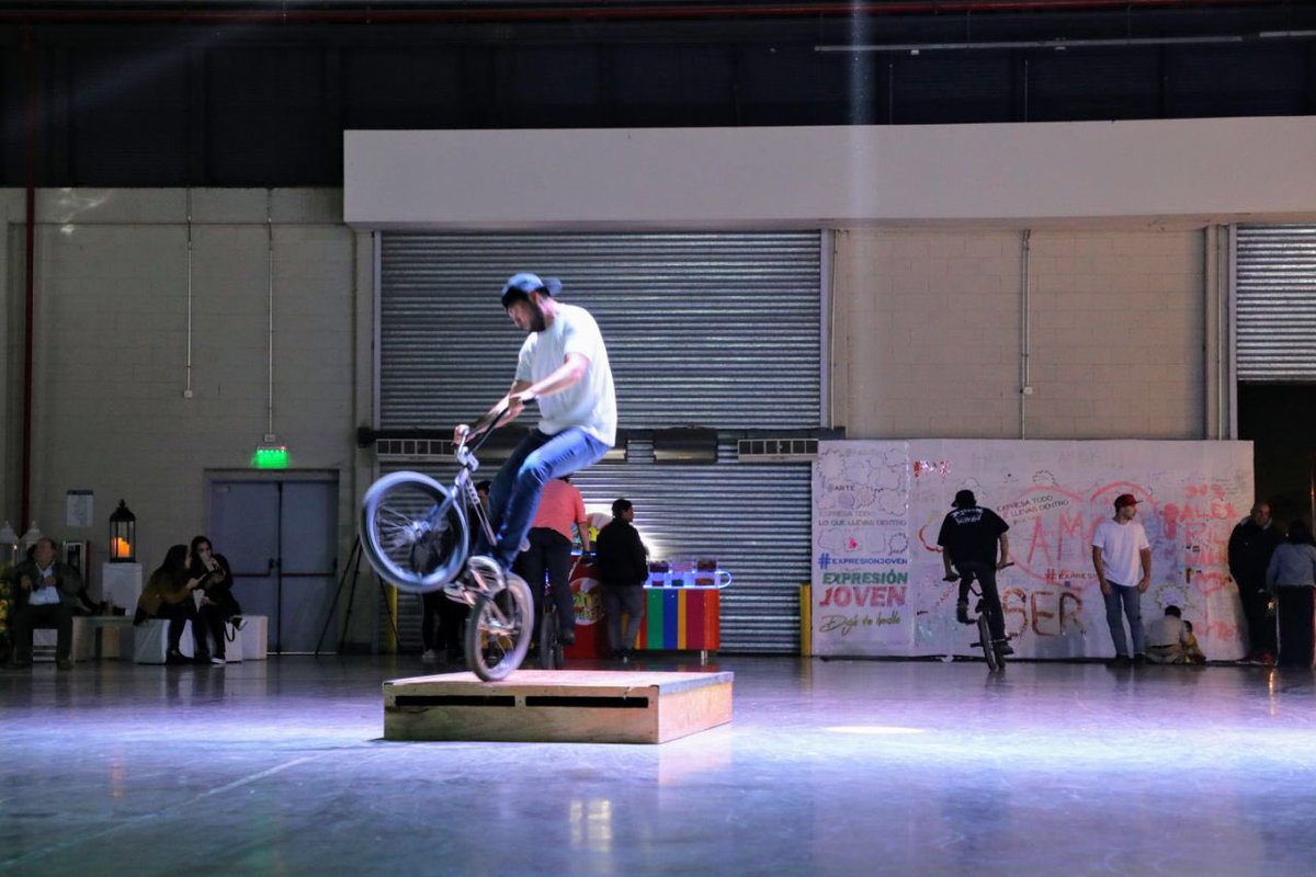 👩🏻🧑🏻#ExpresionJoven las culturas urbanas emergen con fuerza , protagonismo, abriendo espacios , allí se descubren talentos de barrios , creatividad Villera , fusiones , allí la solidaridad  y el emprender colectivo es sustancial al objetivo , el hacer por el otro #NosUne @ChacoTv