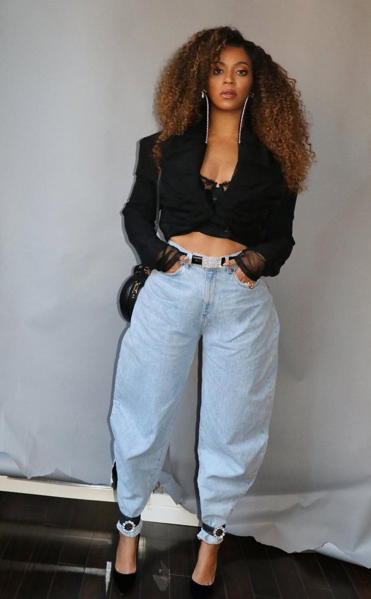 BeyLegion's tweet photo. Beyoncé // #SomethingInTheWater Festival. 🖤

#BeyAt37 https://t.co/eVRbuqIZSK