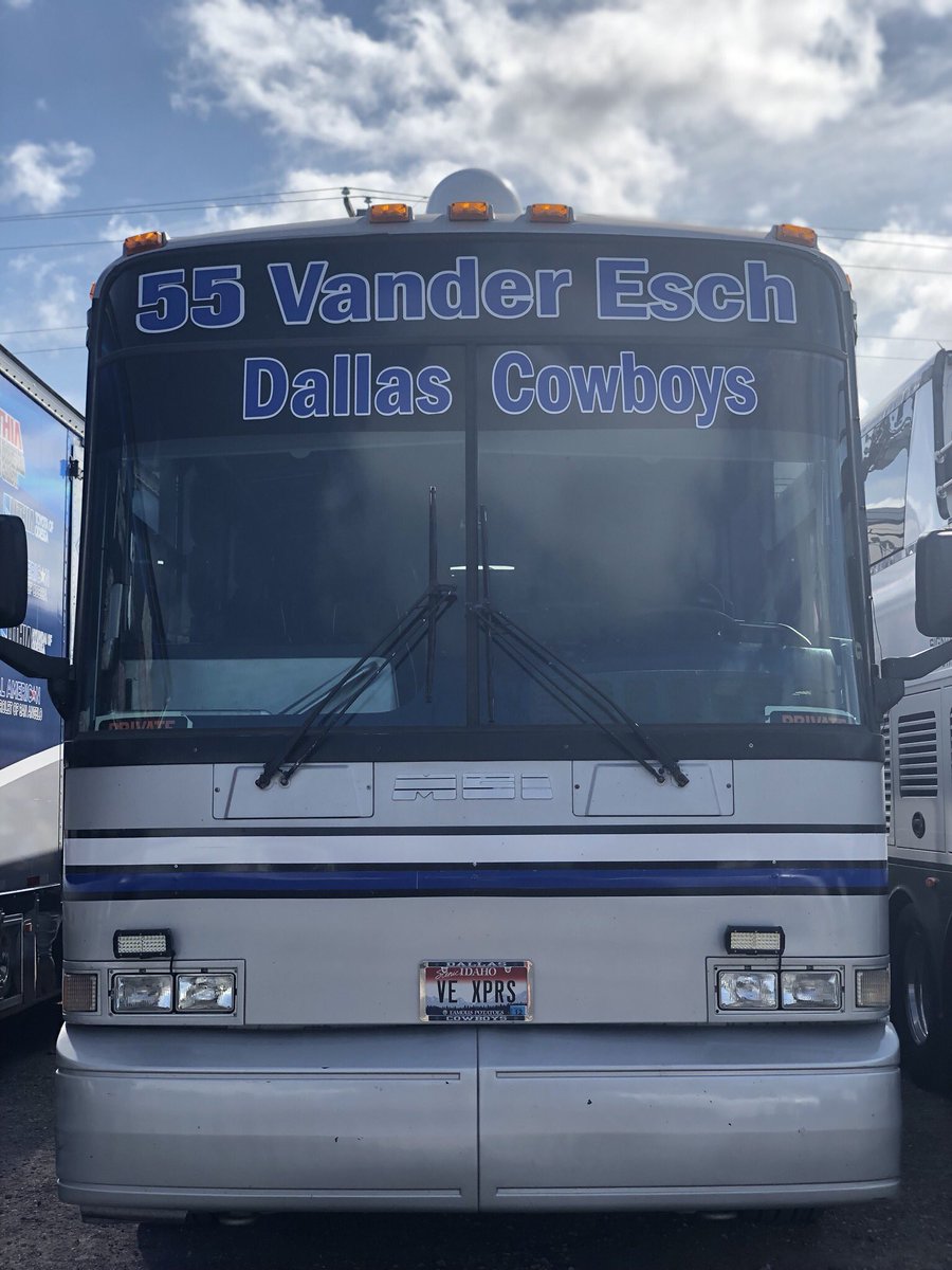 StarSportsTours's tweet photo. GAMEDAY transportation on the Vander Esch Express for our Wolf Hunter Package holders! Visit https://t.co/TMu3iVdlZF or call 817.542.0011 to reserve your spot today! #CowboysTravel #OnlyWithSST #WolfHunter https://t.co/ET8DqhHStc