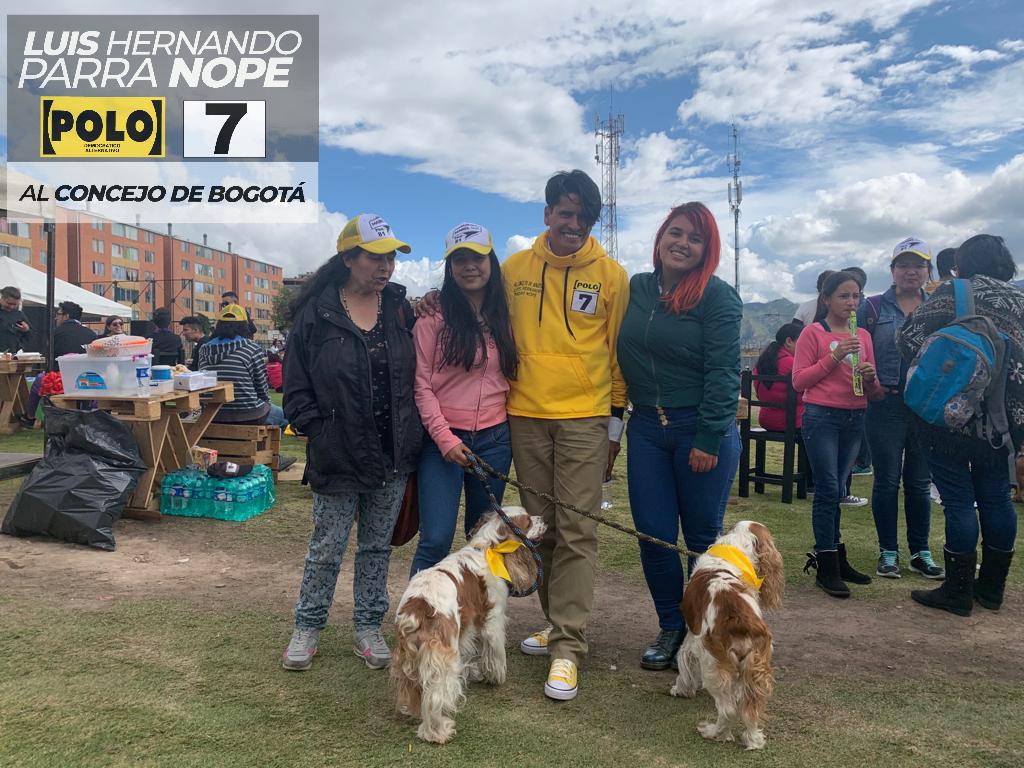 LuisHernandoP's tweet photo. Acompañamos a @MabelSua #EdilPolo81 en el exitoso #LolaPelusaUsme2019 un importante espacio para seguir en el trabajo por nuestros amigos peludos. Nuestra apuesta desde el Concejo es ningún peludo sin protección y atención de calidad
#HechosQueTransforman #ConcejoPolo7 https://t.co/vpwt6OpoTw