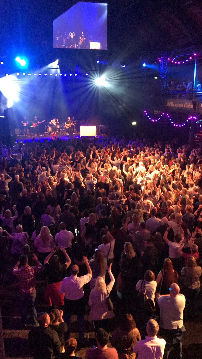 Jodoc14's tweet photo. @theshiresuk #Glasgow #oldfruitmarket last gig of the summer awesome 👏🤠🎤 https://t.co/I6xpeFFaex