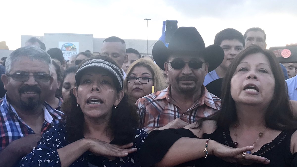ConsulMexHou's tweet photo. Gracias a tod@s quienes nos acompañaron para junt@s gritar
¡¡¡VIVA MÉXICO!!! desde #FESTIVALHOUSTON @elnorte1079 https://t.co/kgSOIWtesR