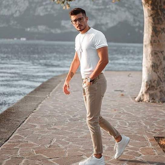 Thompson_Tee's tweet photo. It's Sunday Funday, so relax, put your feet up and plan your outfits for the week! 📷: @menstylefashion #weekendfits #mensstyle https://t.co/tzGKgIx6y4