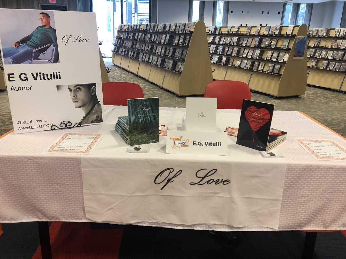 gio_aus's tweet photo. books out ❤️ https://t.co/8TvZ0Cr9q4