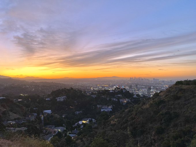 Los Angeles at sunrise 🌄 https://t.co/nAnN4O4KKP<a href="/tag/yanggang"class="tags"><span>#yanggang</span></a>