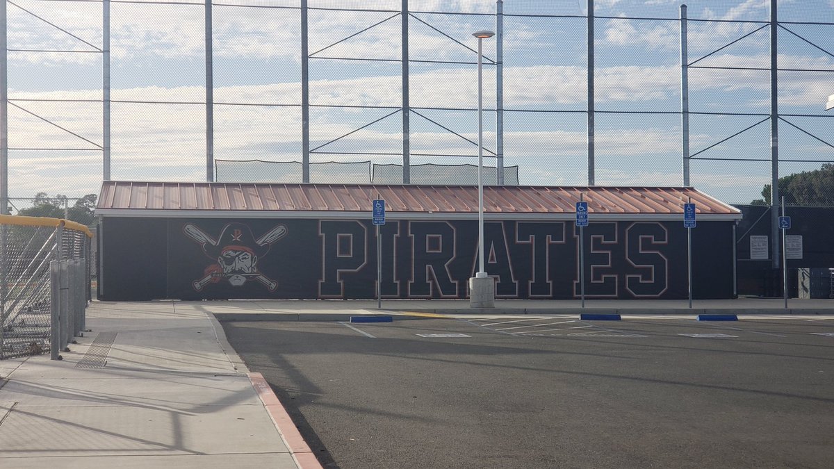 PHSPIRATESBASE's tweet photo. Something about black and orange just looks good! 

#PHSpirates
#bleedblackandorange https://t.co/P3mpCW6idb