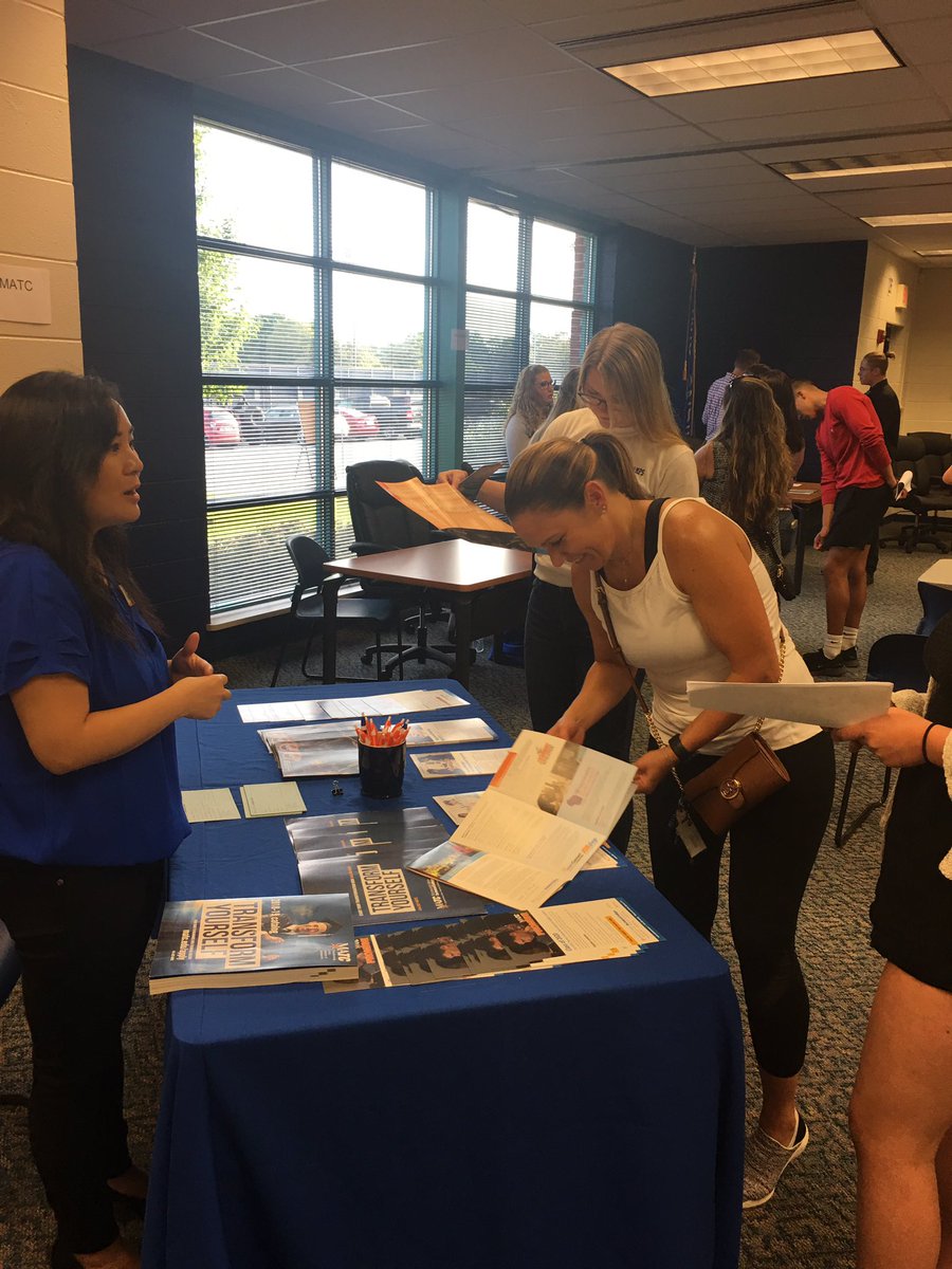 Special thanks to Ms. Mai Yang from @matcmilwaukee for detailing the #nursing programs for the @WhitnallSchools, @Greenfield_SD and @GreendaleLearns students at the @SWMKE1 Healthcare Hiring Event #youthapprenticeship #nurses #cna