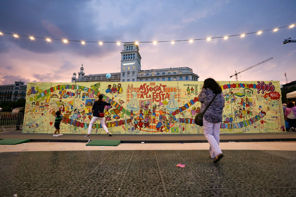 La 4rta edició de l'#Associat19 s'acaba però, abans de marxar cap a casa, us deixem un breu resum d'aquest segon dia. Una jornada intensa, participativa, molt dinàmica i plena de ritme i color! Què més es pot demanar? #BateguemJuntes💛💚💙💜❤️bit.ly/2m6qaGg #Mercè19