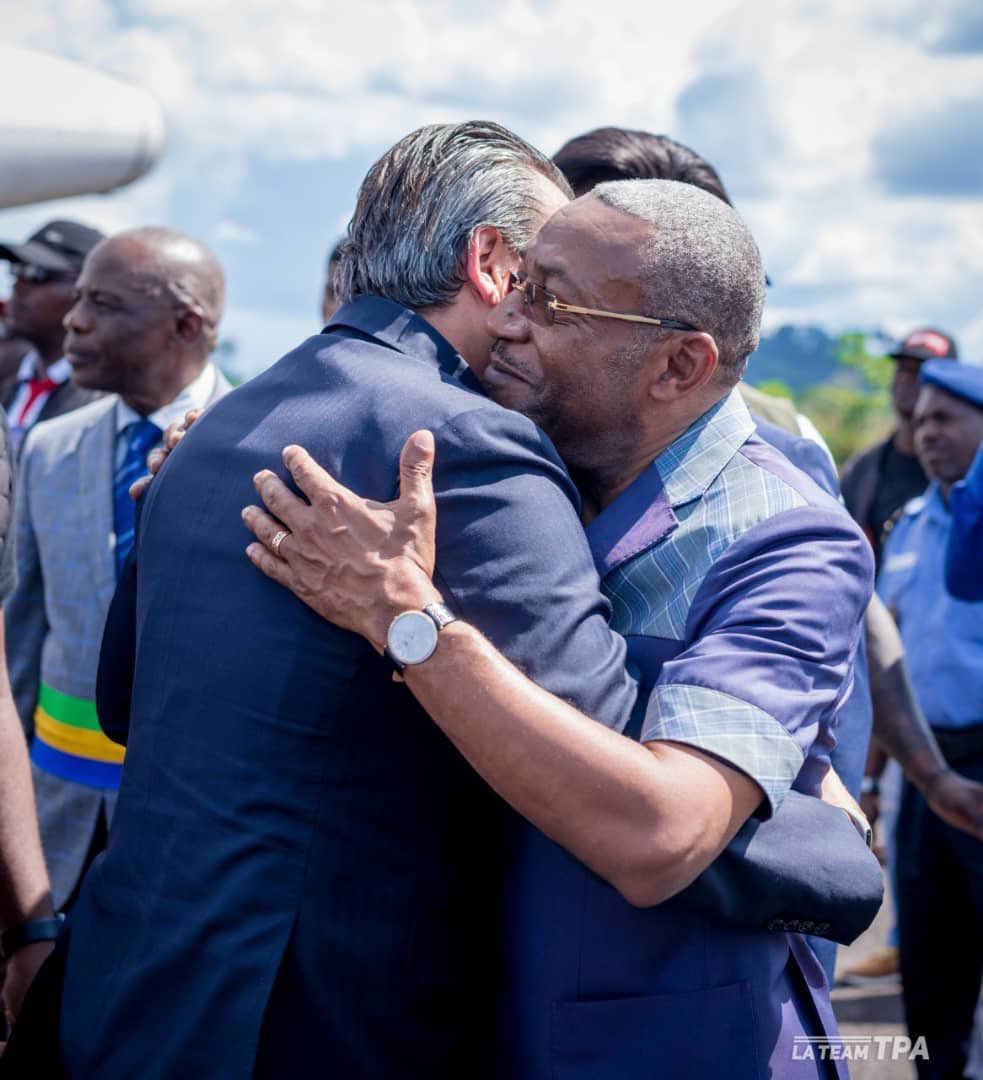 Le PDG est UN et INDIVISIBLE... 

Les Camarades DCDCP et SG dans une image qui symbolise l’unité et la cohésion qui règnent dans les rangs de notre formation politique. Ceci est pour moi l’image de cette semaine qui débute demain. 

💪🏾🔥