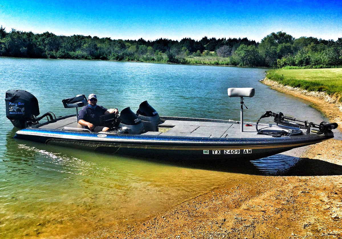 mrgaines_sciguy's tweet photo. If anyone is interested. Selling my boat for 22,000 OBO. I got my eyes on a new toy. PM for more info. #Skeeter #ZX250 #Yamaha300HP https://t.co/h5Pq1H8O3x