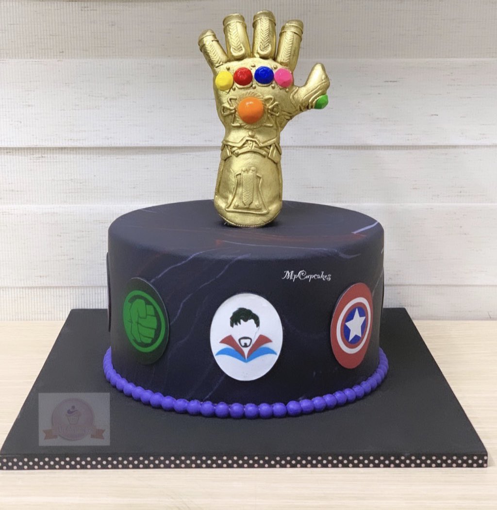 MpCupcakes's tweet photo. Varias noches pensando como haria el guante de thanos y valio la pena tanta pensadera 😝😝😝#avengers #avengerscake #cakeavengers #thanos #thanoscake #tortaavengers #tortathanos #cake #cakedecorating #cakefondant #fondant #fondantcake #tortasbogota #tortas #tortaspersonalizadas https://t.co/tkjUyQbBPO