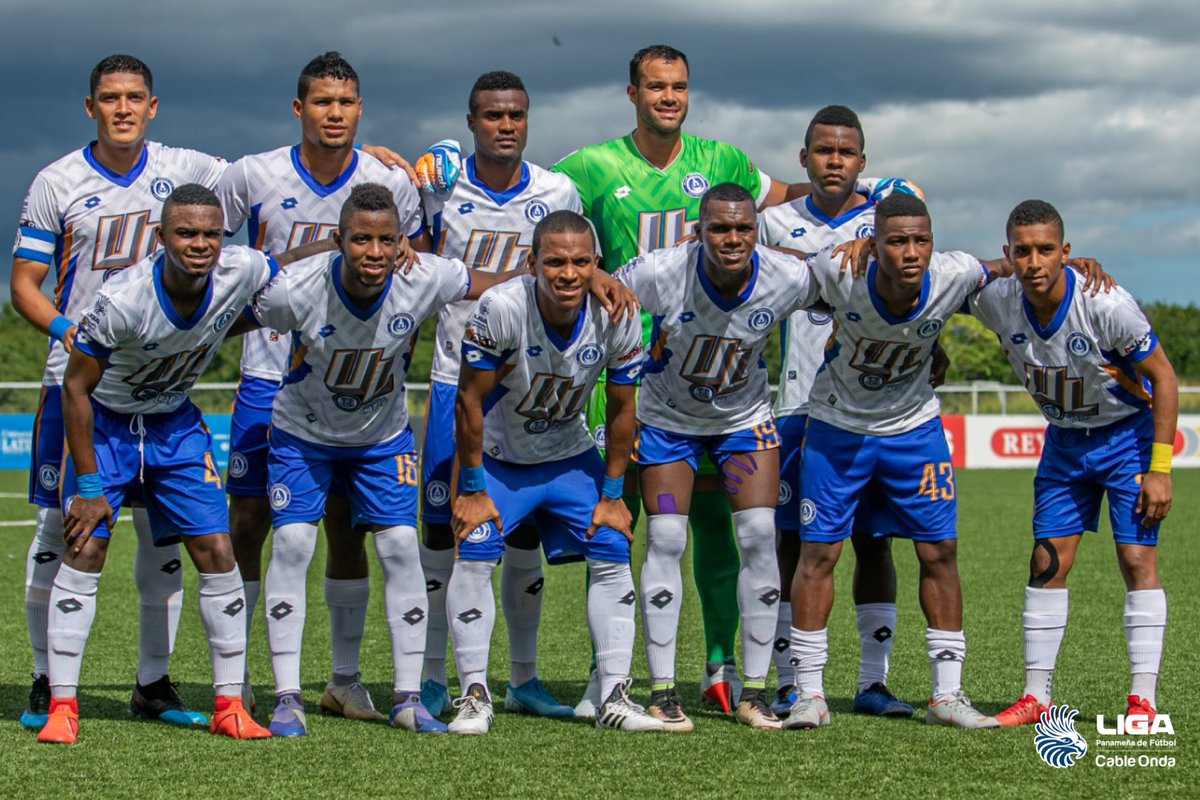 LPFpanama's tweet photo. ¡Tarde de fútbol en Penonomé!
Ya juegan @UDUniversitario 0-0 @sanfrafc_pa en el 🏟 Virgilio Tejeira. #CDUSFFC #EstoyEnLasGradas https://t.co/kJaIsWLuls