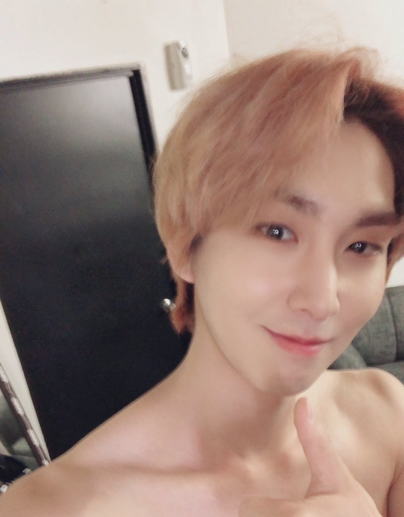 CUBE_PTG's tweet photo. [#PTG_PRISM_CHALLENGE : MEXICO CITY 🤠]
[#신원] 오늘의 리허설 사복패션
자연주의
Save the earth 
ㅋㅋㅋㅋㅋㅋㅋㅋㅋㅋㅋㅋ

#2019_PENTAGON_WORLDTOUR    
#PRISM https://t.co/jKI8W1cHJT