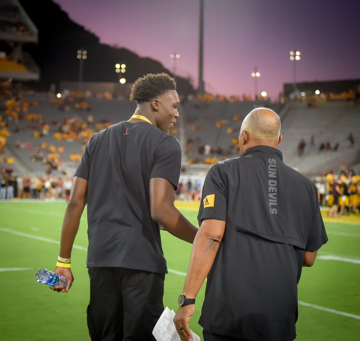 PhotoSilvas's tweet photo. @HIGLEYFOOTBALL #recruiting #ASUvsCU https://t.co/KHgdpRGnf0