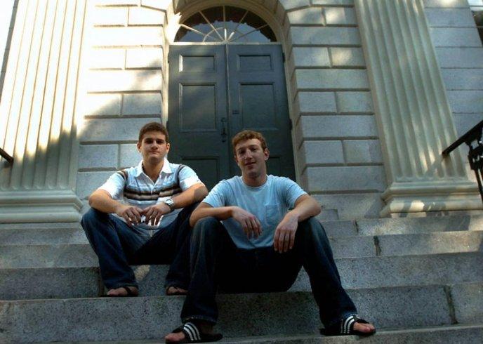 77- Mark Zuckerberg et Dustin Moscovitz quelques jours après le lancement officiel de The Facebook