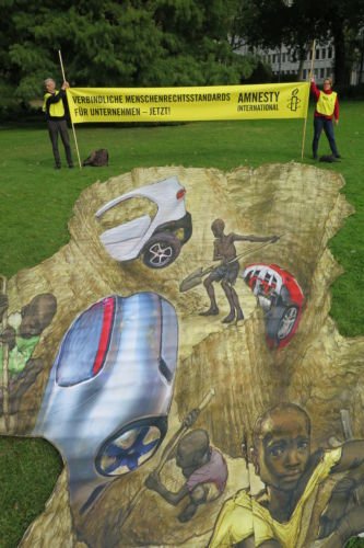 ai_de_DRC_UG's tweet photo. Thank you Amnesty Frankfurt for raising awareness for Human Rights issues in cobalt supply chains at the #IAA19
Streetart by @EduardoRelero https://t.co/0qXE29GyfO