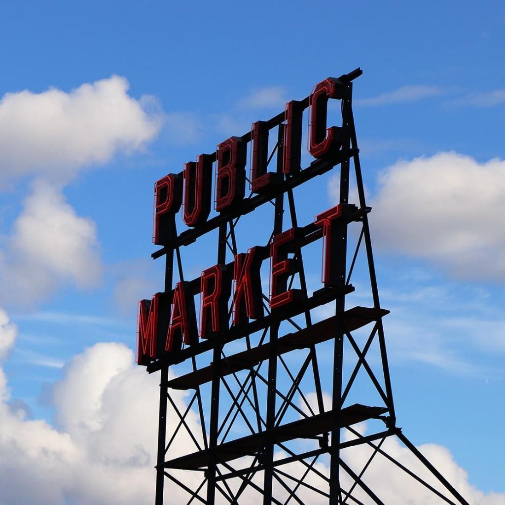 Pike place, public market, Seattle Sunday, sunny, clouds