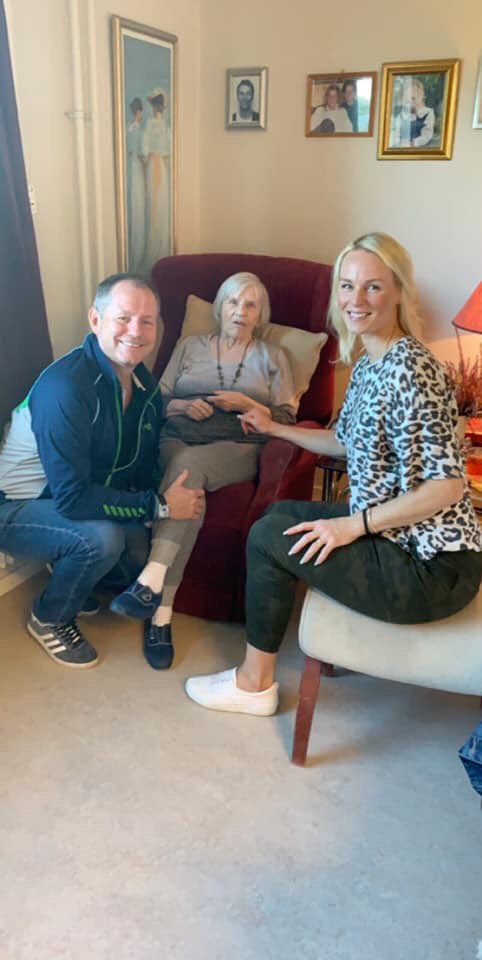 I dag har Unicare markert #pårørendedagen på alle sine virksomheter❤️Her et bilde fra Manglerudhjemmet hvor det ble servert kaffe og kaker til høstkonsert i stua😀 #jegstøtterpårørende #unicare