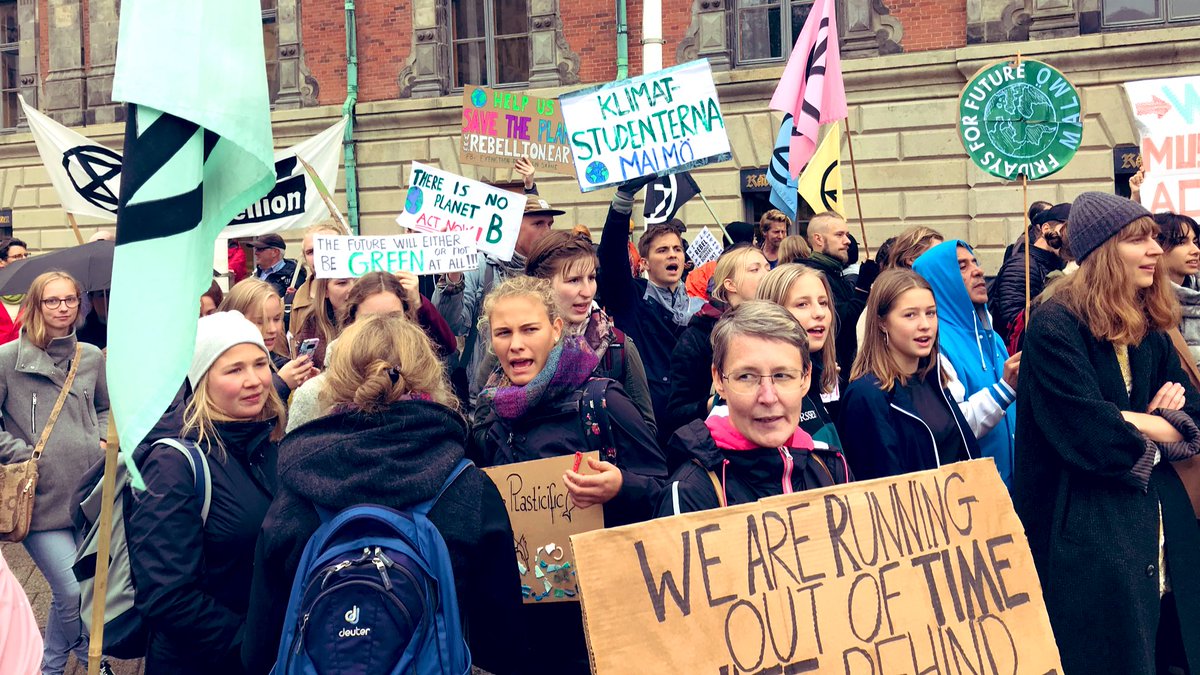 ExtinctionR_SV's tweet photo. Vi vill tipsa om en konferens som har i syfte att flytta över makten till den yngre generationen, och skapa förutsättningar för att göra verklig skillnad i klimatfrågan. Temat är ekosystem och klimat. Plats: Väddö folkhögskola. 
Mer info:
 https://t.co/StA654Tztc https://t.co/RrjgxsbFxG