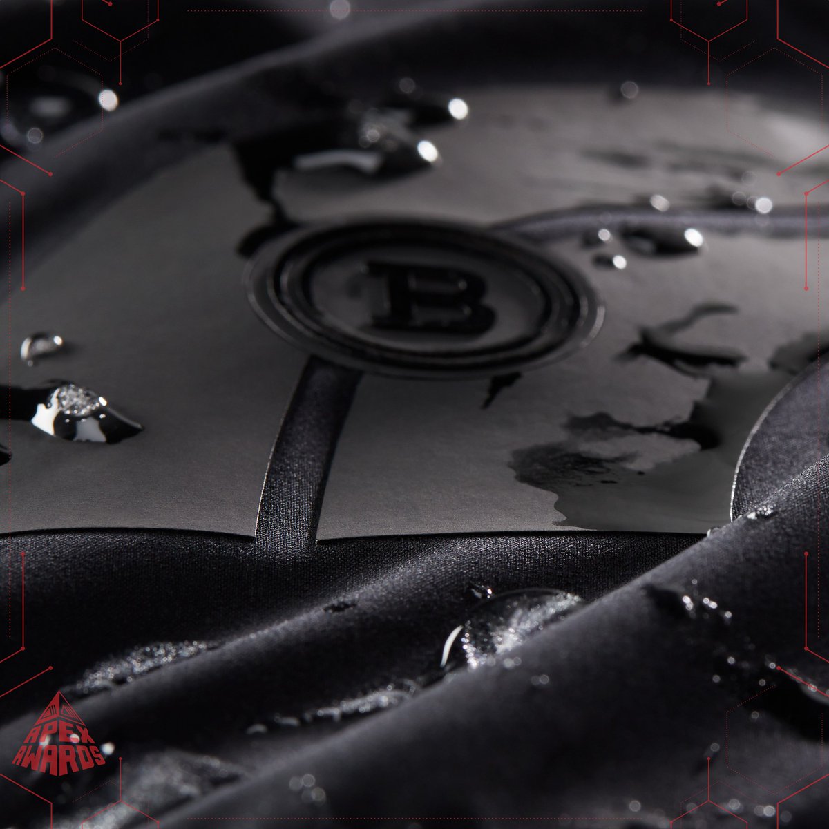 Polartec's tweet image. Behold the @Bally Super Techno Jacket! This 2019 APEX Award winner is a masterpiece of 3 Polartec technologies. The Swiss fashion
brand combined Polartec NeoShell + Alpha + MicroFleece fabrics
#Bally #premierevisionparis #polartec #madewithpolartec #scienceoffabric #polartecapex