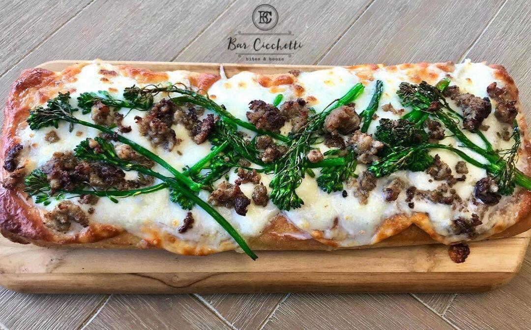 fabioviviani's tweet photo. Our Sausage & Broccoli Flat Bread at Bar Cicchettiย in the Deep Deuce is GLORIOUS, OKC!! ๐๐
๐
We open are now open daily starting at 5pm!
๐ Get your reservations in at https://t.co/YUSAjpTvpp
#BarCicchetti #DeepDeuce #OKCFoodies #DowntownOKC https://t.co/xABrjKXVlT