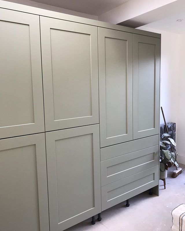 OlivettInterior's tweet photo. The kitchen has finally started to go in 🙌🏻 its been a long few months but I’m so happy to finally see this room take shape. Head over to my stories for a full update. https://t.co/cjD6lYBmx7 https://t.co/ODLfV1SdTA