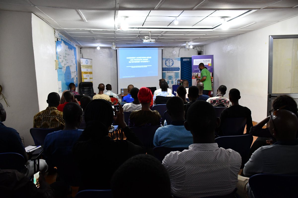 ao_sowGn's tweet photo. Merci aux jeunes chargés de com digitale des organisations de la société civile guinéenne qui ont faits le déplacement pour participer a la formation #BoostAvecFacebook que nous
avons organisée ce samedi, en collaboration avec Kinaya Venture.
#Kibaro @ablogui https://t.co/7h4sUNG0la