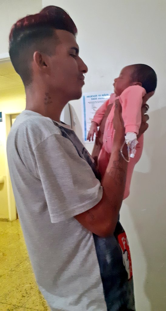 Dennisfraazao's tweet photo. ' Seja bem vinda ao mundo pequenina princesa #Kemilly Moana ❤🤤 https://t.co/xc7SvwRHVr