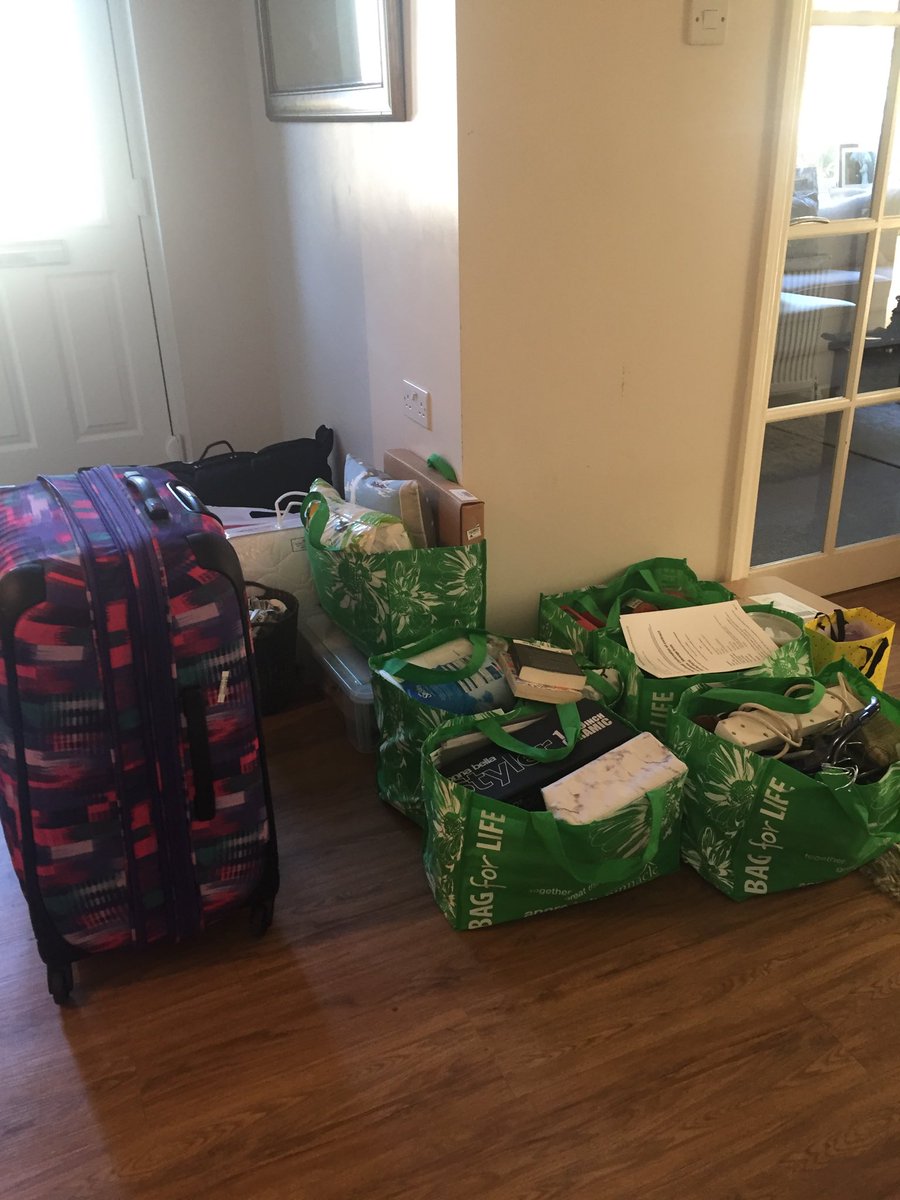 SuzanneW_Comms's tweet image. When your daughter starts uni... #bigweekend #lifestage #tearsofpride