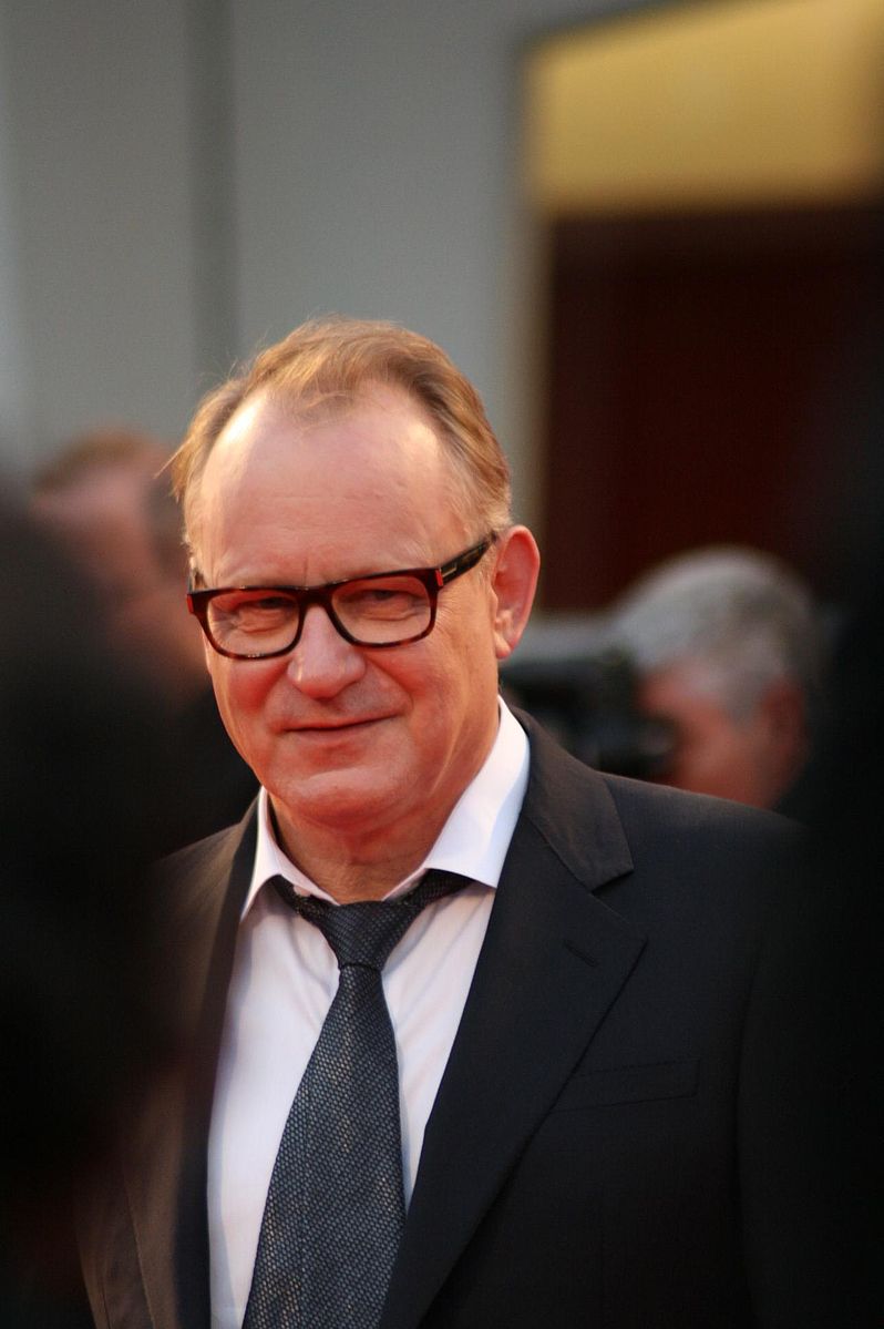 EmpoweredEye's tweet photo. (3/3) It's a win-win, or a win-win-win, hopefully! #LiftSwitchClick #glasses #eyeglasses  #eyes #awards #awardsseason #jaredharris #stellanskarsgard #emilywatson #emmyawards https://t.co/ZNk5mirqAz