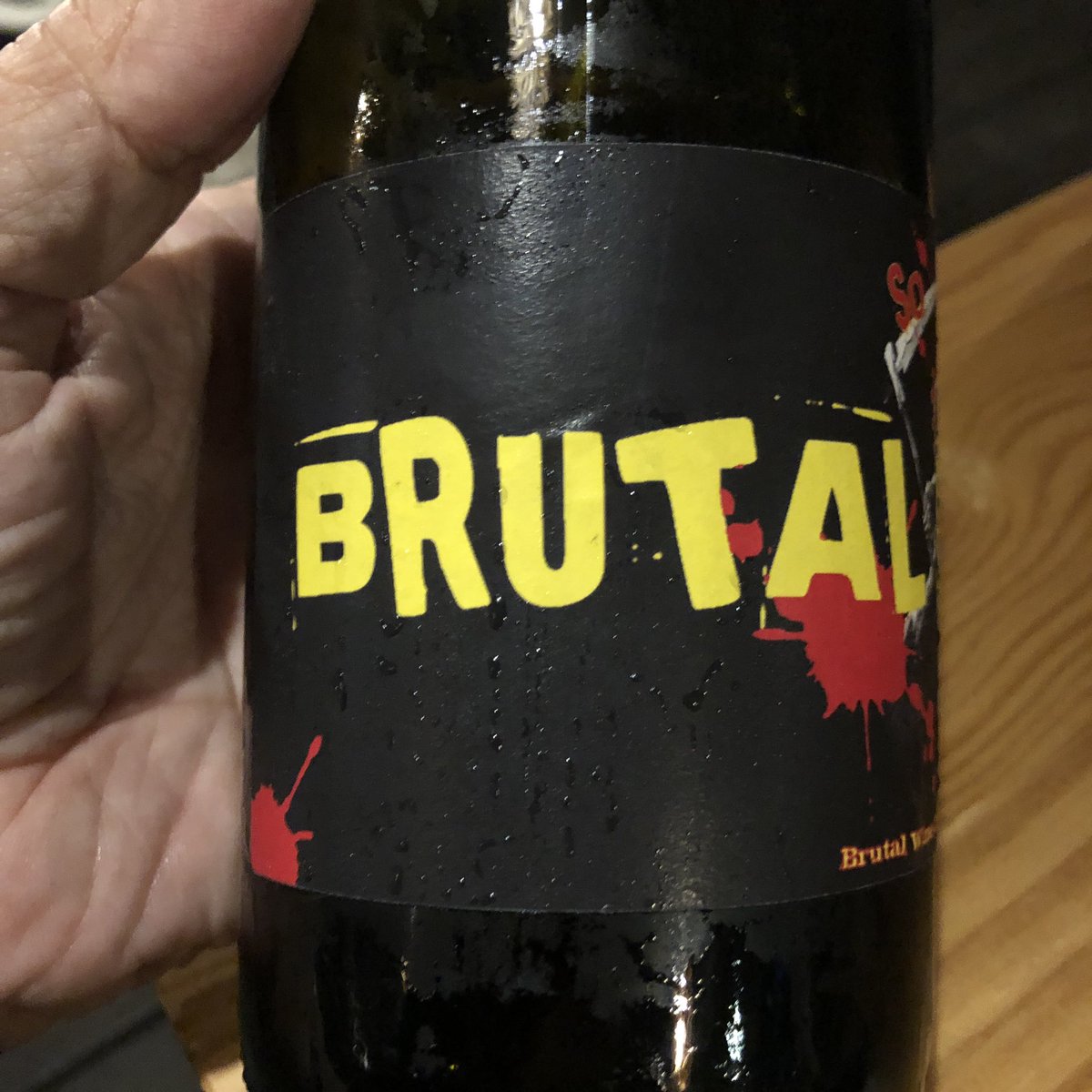Tencant estereotips, arrosset de peus de porc i espardenyes. Estos paios s’han llegit el meu manual per menjar de la paella. Som al restaurant Mar Blava by Vericat #turismevinaros
#saboreavinaros 
Arròs de nit i bon profit 
BRUTAL!