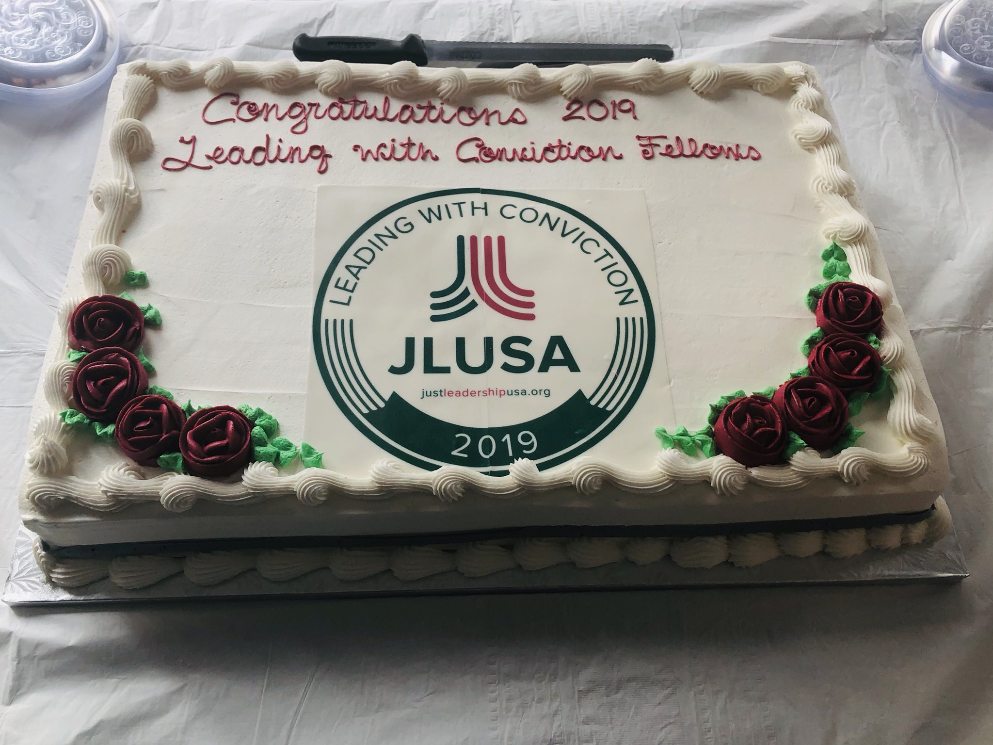 4 pic. Congratulations to the 2019 Leaders of @JustLeadersUSA The worlds largest network of Post Incarcerated Leaders Making Change today @CLOSErikers @MangualSteven @MzDeHoskins @Vivian_Nixon_WW ✊🏿✊🏾✊🏽✊🏼✊🏻✊ https://t.co/LPEeQdAIWH